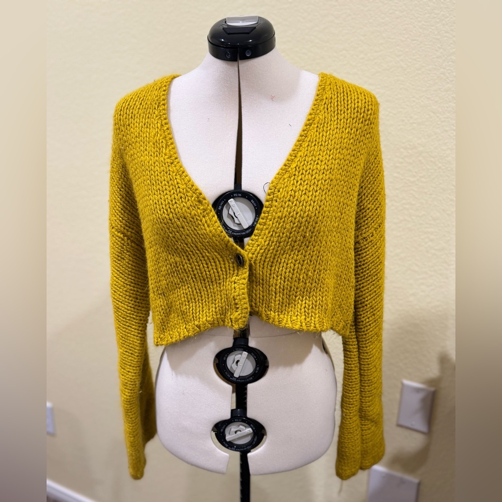 Women’s small mustard yellow ‘forever 21’ sweater